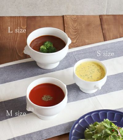 お家がフレンチレストランに！ライオンが横についている白磁のスープ 