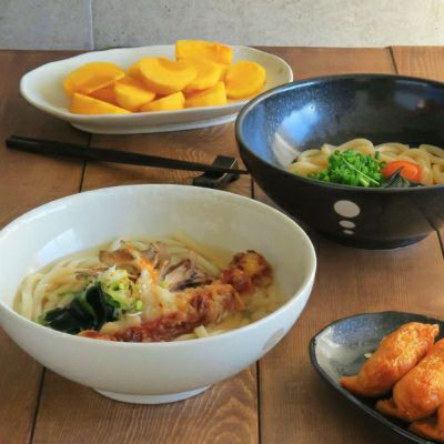 モダンな黒とナチュラルな白「ドットモノトーンシリーズ」の大きな麺鉢