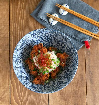 つめたい麺類や大盛りのラーメンに！人気のたこ唐草模様のどっしりと