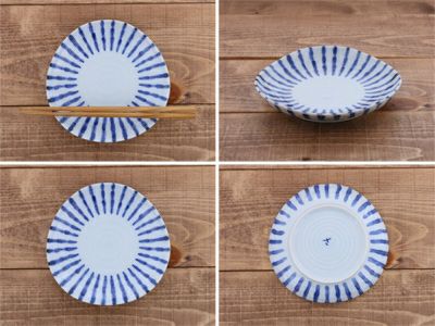 ありそうでなかなかない器！色鮮やかな十草模様で緩やかな三角形の取り皿