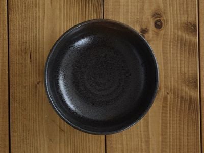 料理が映える、高級感溢れる黒備前。どんぶりにもなる多用鉢 （16cm）