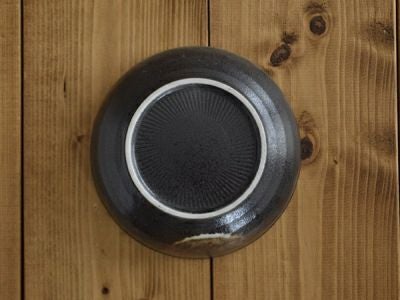 料理が映える、高級感溢れる黒備前。どんぶりにもなる多用鉢 （16cm）