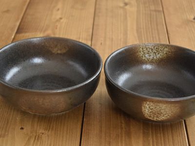 料理が映える、高級感溢れる黒備前。どんぶりにもなる多用鉢 （16cm）