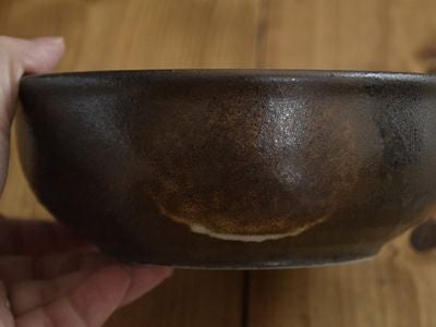 料理が映える、高級感溢れる黒備前。どんぶりにもなる多用鉢 （16cm）