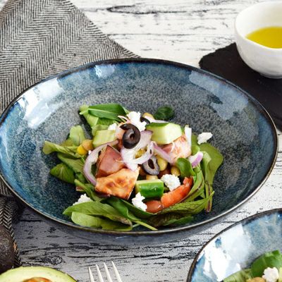 微妙なカラーが魅力的なボウル