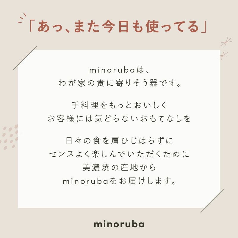 オリジナルブランドの木製コースター。お花の形がかわいい、トレーにも