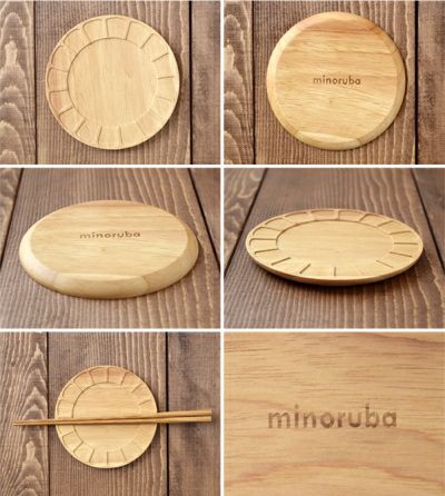 オリジナルブランドの木製コースター4枚セット。お花の形がかわいい