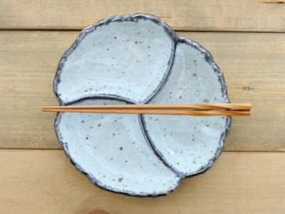花型の3つ仕切り皿。おかずを入れて定食風に、副菜皿、おつまみ皿など