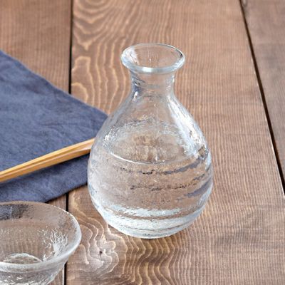 和のガラス徳利（とっくり）は、ガラス製でも電子レンジが使えます