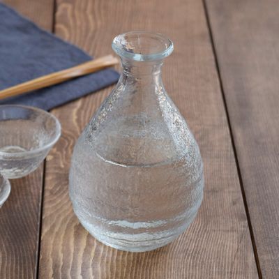 和のガラス徳利（とっくり）は、ガラス製でも電子レンジが使えます