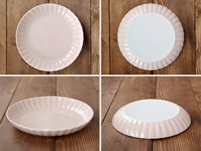 かわいいフリル型がおしゃれな当店オリジナルのプレート。パスタ皿や