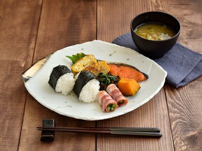 高級感ある金彩おりべシリーズの大皿。盛り皿や大皿料理、ワンプレート