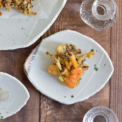 高級感ある金彩おりべシリーズの中皿。取り皿、サラダ皿、デザート皿に