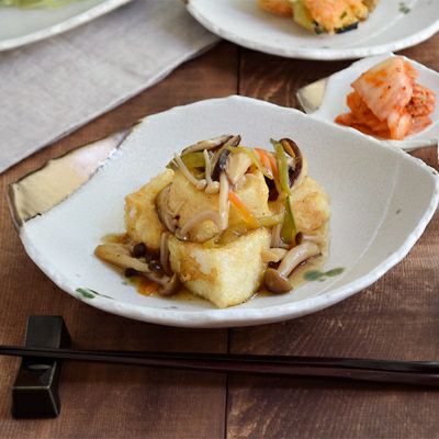 高級感ある金彩おりべシリーズの煮物鉢。盛り鉢やサラダボウルなどに