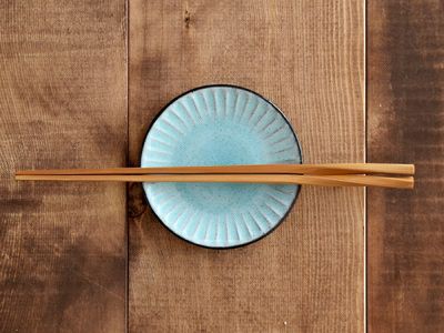 黒土の小皿4色の食器セット。豆皿サイズで、醤油皿に使えます