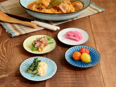 黒土の小皿4色の食器セット。豆皿サイズで、醤油皿に使えます
