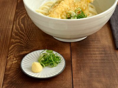 黒土の小皿4色の食器セット。豆皿サイズで、醤油皿に使えます