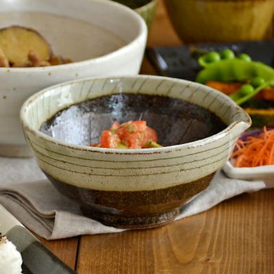すり鉢とすりこぎの食器セット。ぽってり丸い和の中鉢サイズ。ゴマすり