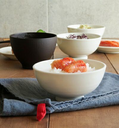 白い食器のシンプルお茶碗。和食器・洋食器どちらにも合う、人気のご飯