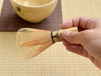 お抹茶には必要不可欠な茶筅（ちゃせん）。こちらは普段使いや練習に