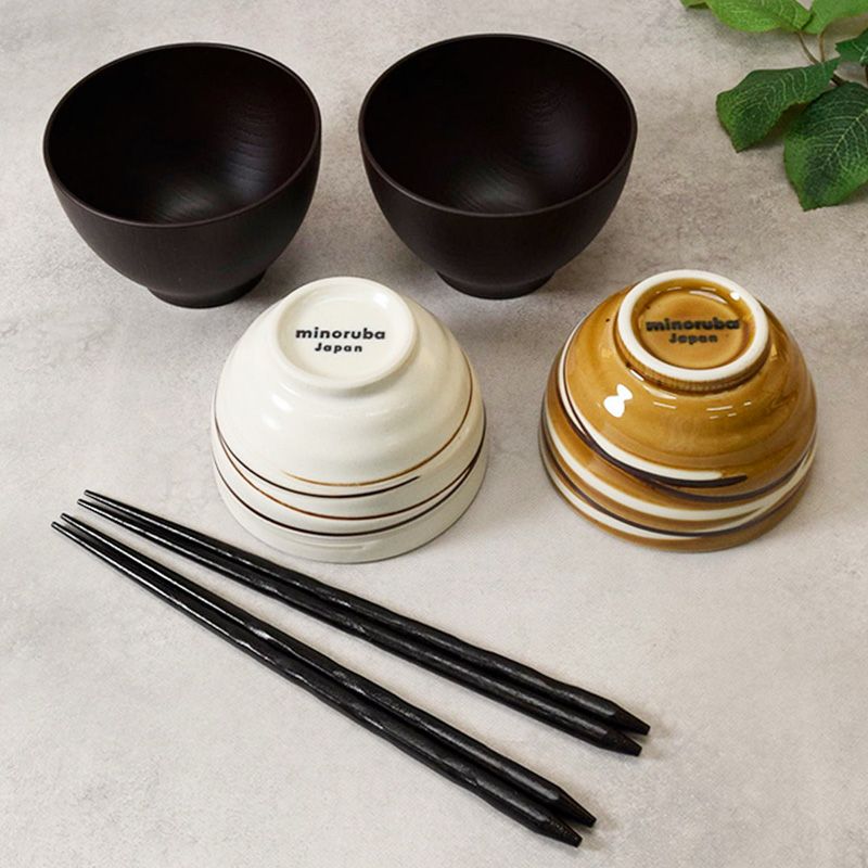 ご飯茶碗（夫婦茶碗）とお椀、箸をペアセットにした食器ギフト。結婚