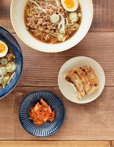 細い十草模様が人気のおしゃれな小皿。醤油皿や薬味皿に使える和食器です。