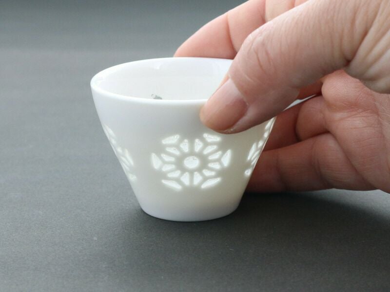 徳利とぐい呑みをセットにした箱入りギフト。美しい酒器は結婚祝いなど