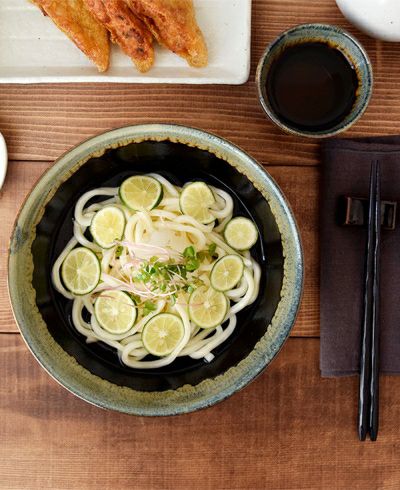 食器の個性を楽しむ天目白流し。和食器らしさがおしゃれな麺鉢。丼にも