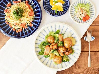 和食器で人気の十草模様が華やかな大皿。ディナープレートやワン