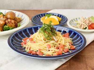 和食器で人気の十草模様が華やかな大皿。ディナープレートやワン