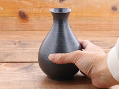 おしゃれな人気の徳利。選べる3カラー展開の和食器です。こちらは