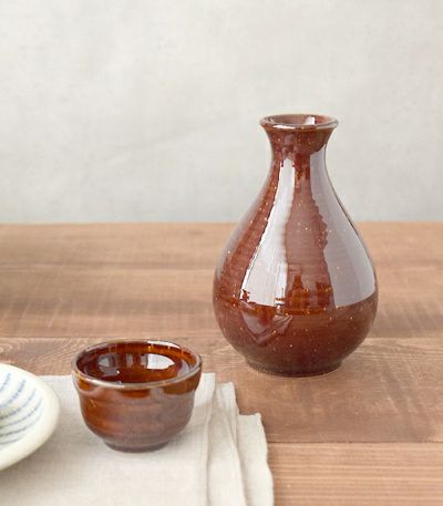 おしゃれな人気の徳利。選べる3カラー展開の和食器です。こちらは
