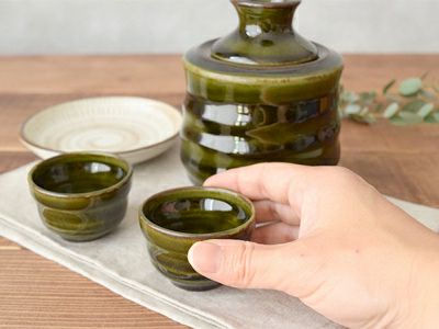 おしゃれなカラーも揃えた人気のぐい呑み。世代性別問わず日本酒を