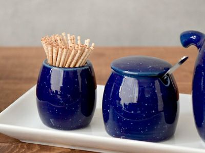 おしゃれな2カラーの爪楊枝入れ。人気の和食器。つまようじ以外に