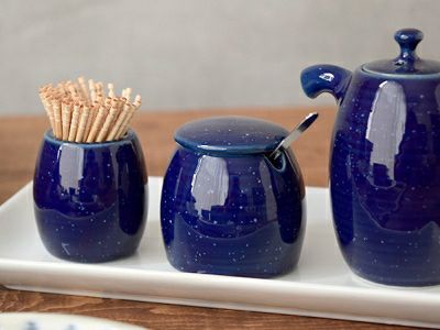 おしゃれな2カラーのからし入れ。人気の和食器です。各種調味料入れに