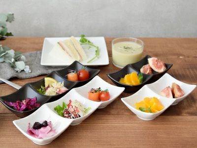 シンプルな洋食器、LAPISシリーズの仕切り小鉢。調味料などに使える