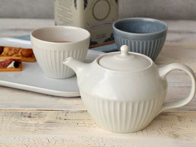 ティータイムをおしゃれなポットでカフェ風に。
