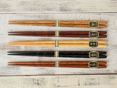 木の質感を生かした、木製箸のお得なセット。