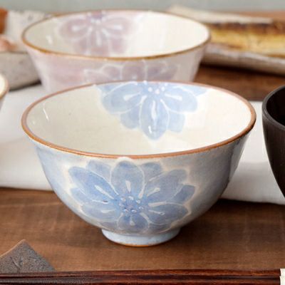 茶器　茶道　茶碗　手書き　ご飯茶碗　鳥　花　草　ベージュ系　大きめ　2個セット 淡く華やかな手描きのお茶碗。