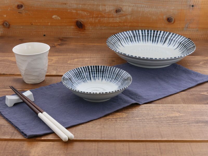十草模様のおしゃれなな和食器。小鉢は取り鉢、取り皿、とんすい