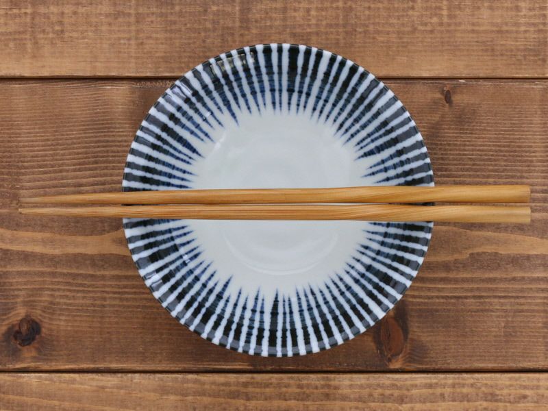 十草模様のおしゃれなな和食器。小鉢は取り鉢、取り皿、とんすい