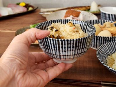 十草模様のおしゃれなな和食器。男性も満足できる深型お茶碗。人気の