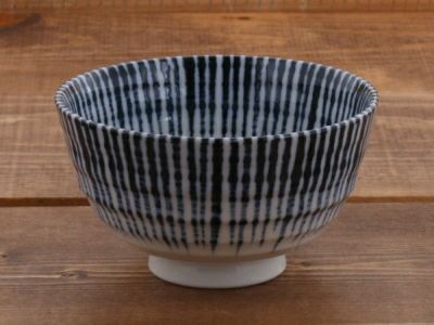 十草模様のおしゃれなな和食器。男性も満足できる深型お茶碗。人気の