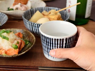 十草模様のおしゃれな和食器。そば猪口は、茶碗蒸しやプリンカップ