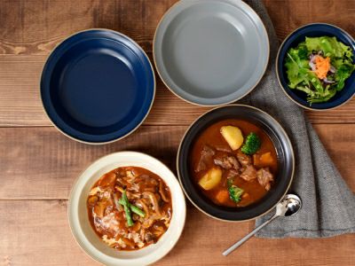 カレーやパスタ、煮物など重宝する深皿。