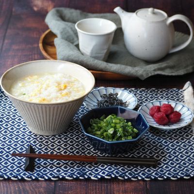 食卓のアクセントになるシンプルデザインの八角ボウル