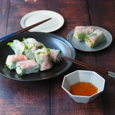 食卓のアクセントになるシンプルデザインの八角ボウル