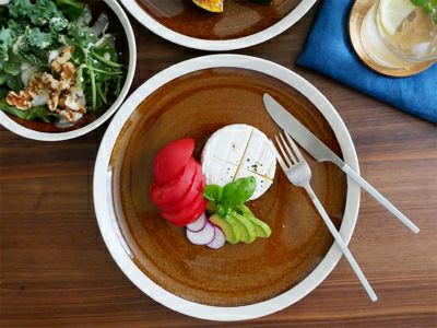 おしゃれでお手入れしやすい、暮らしになじむ軽量食器。