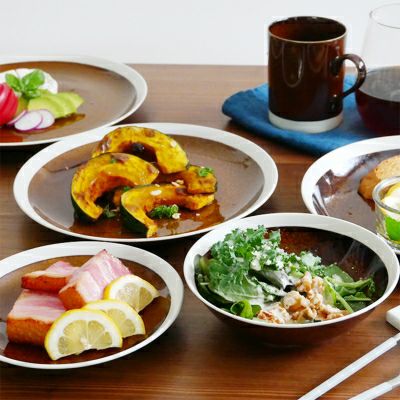 おしゃれでお手入れしやすい、暮らしになじむ軽量食器。