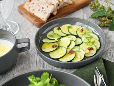 MIKASA 陶磁器 サラダプレート 8枚セット 料理も収納もきれいに見せてくれる器。
